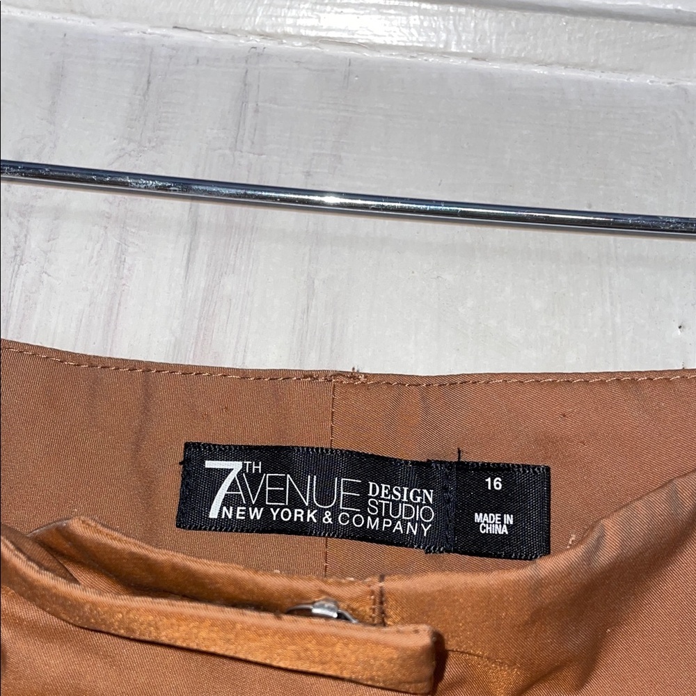7th Avenue Design New York company brown short pant